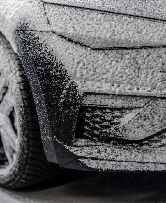 Car,Covered,In,Snow,Foam,During,Winter,Washing