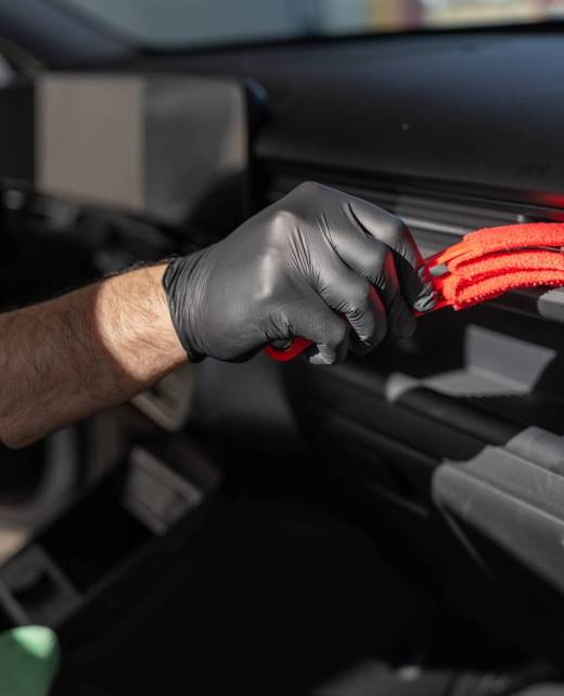 Professional,Detailer,Wearing,Black,Gloves,Cleaning,A,Car's,Dashboard,Air